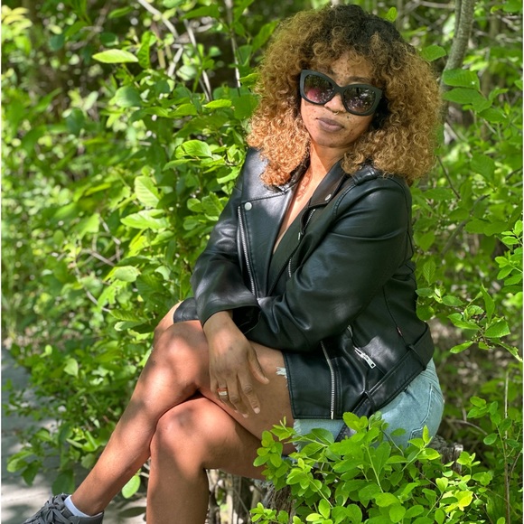 Meet your Posher, Mmah - Picture 1 of 1